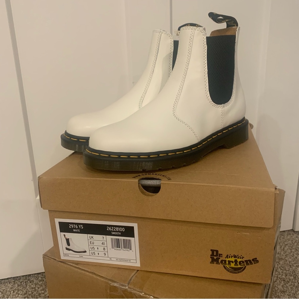 NWT Dr. Martens 2976 Yellow Stitch Smooth Leather Boots - Picture 4 of 8